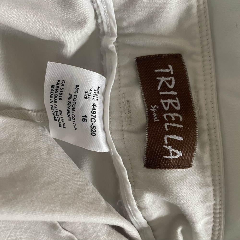 Tribella Women's Cream Capris